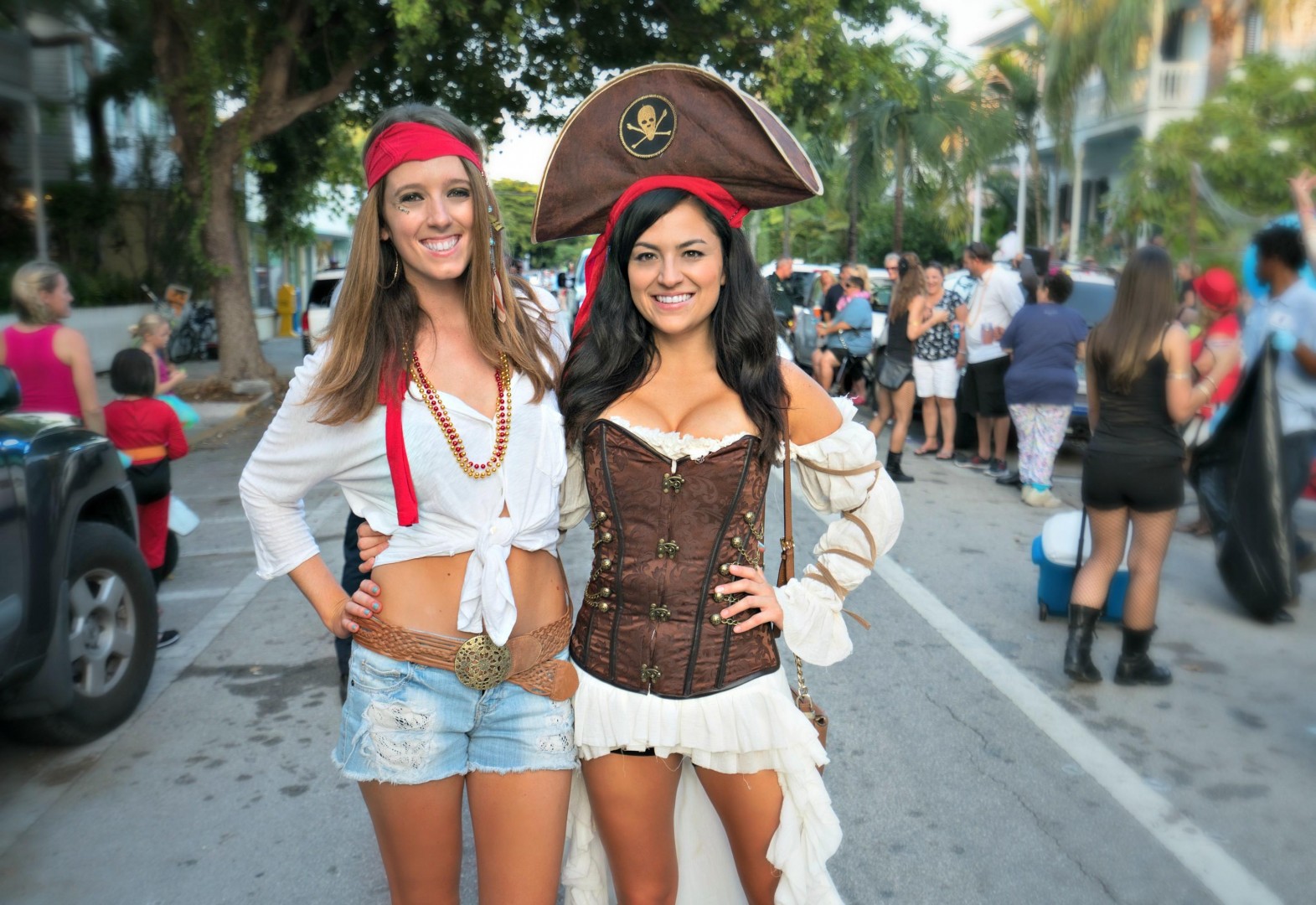 ☑ How many people halloween key west