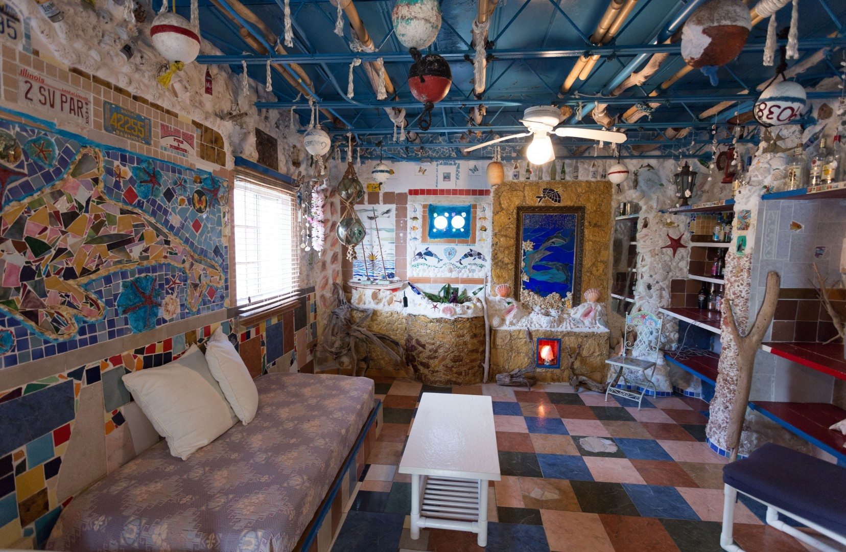 The Bimini Dolphin House interior | TravelBreak