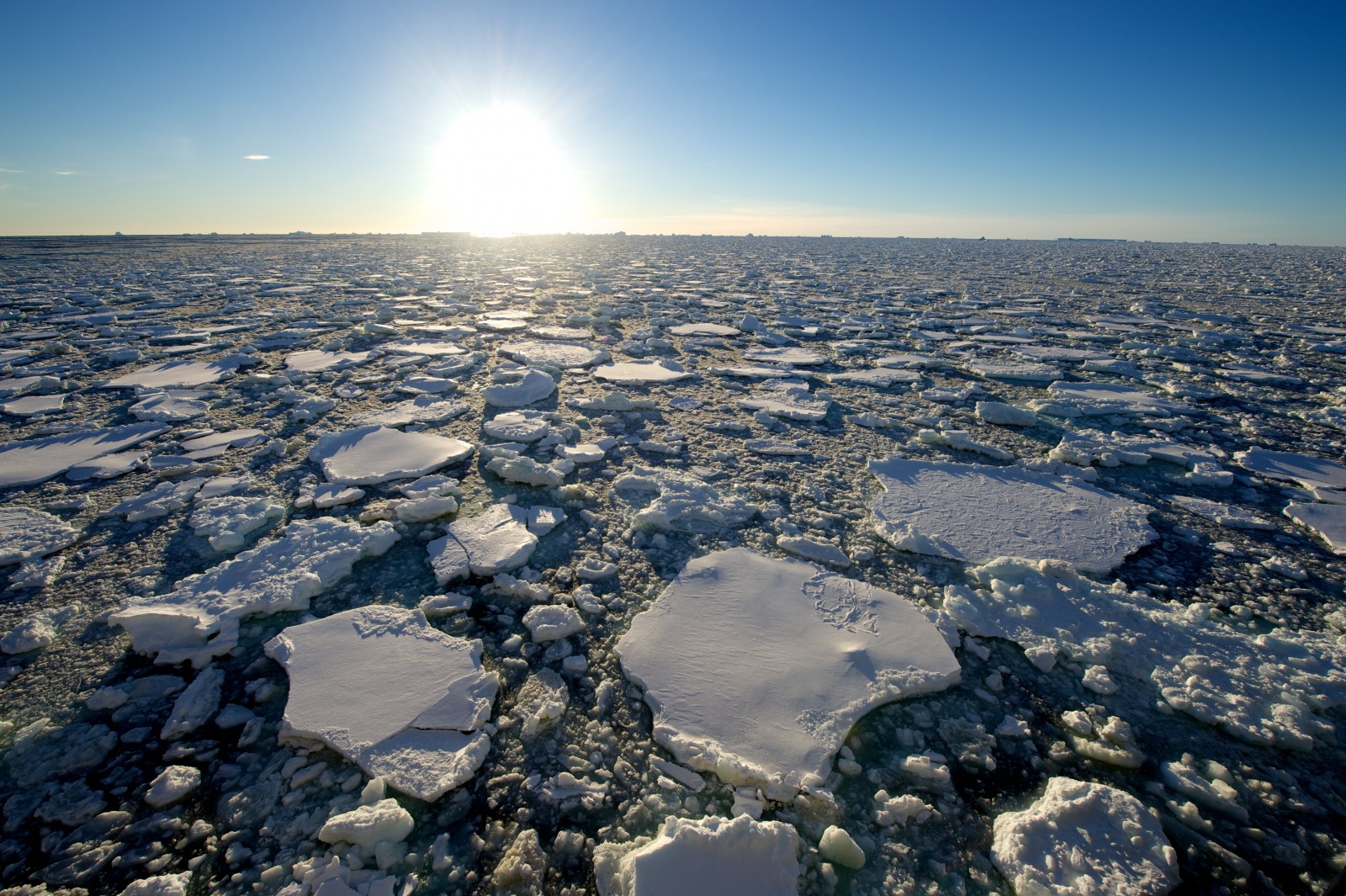 Melting Glacier - Flights to Anartica | Visit Antarctica - Travel-Break.net