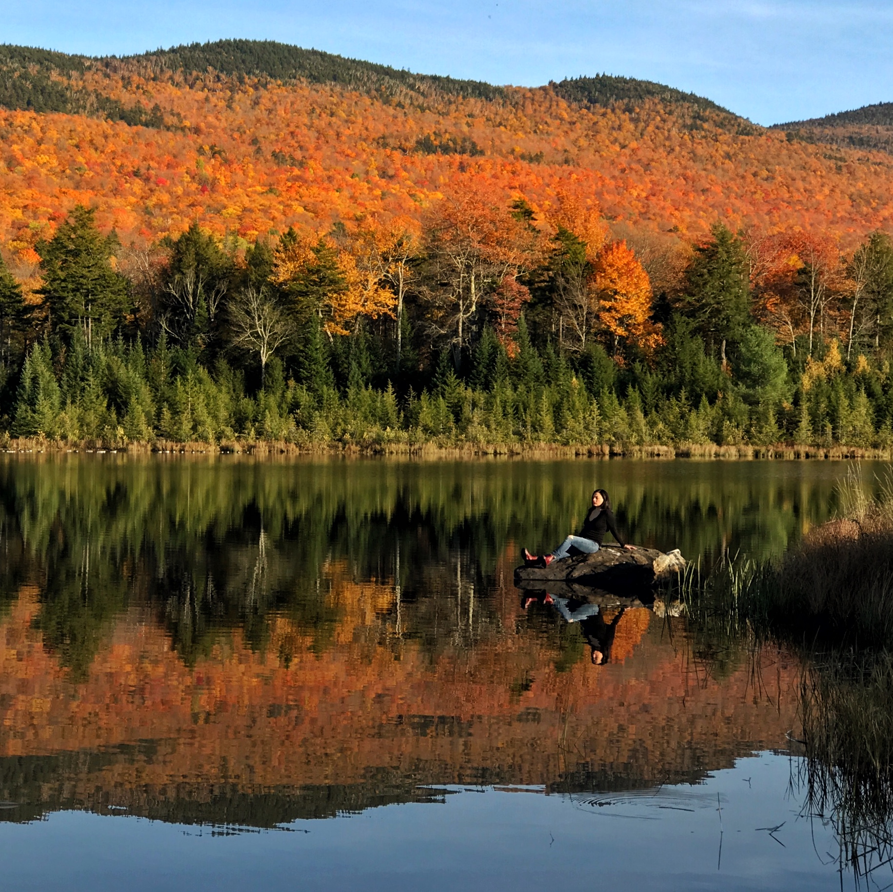 Blueberry Lake, Things to Do in Autumn Vermont - Road Trip Photo Guide | Travel-Break.net